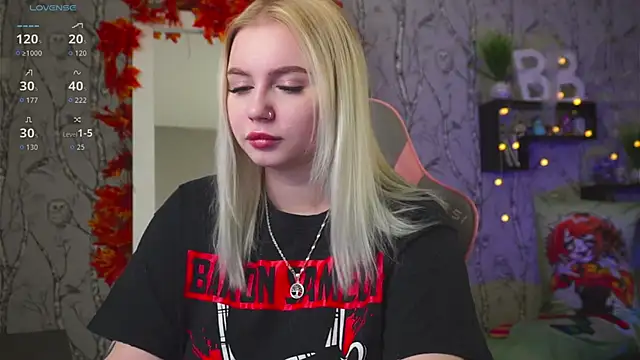 Snapshot of Moon_Valkyrie chatting on October 6, 9:40 am Moon Valkyrie online show from October 6, 9:40 am