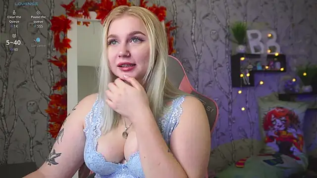 Snapshot of Moon_Valkyrie chatting on October 7, 8:55 am Moon Valkyrie online show from October 7, 8:55 am