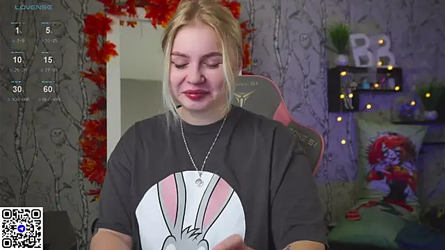 Snapshot of Moon_Valkyrie chatting on October 14, 9:10 am Moon Valkyrie online show from October 14, 9:10 am