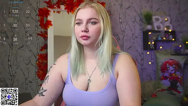 Snapshot of Moon_Valkyrie chatting on October 17, 9:56 am Moon Valkyrie online show from October 17, 9:56 am