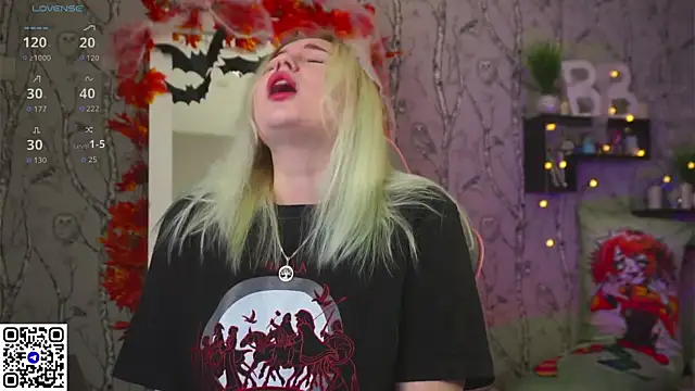 Snapshot of Moon_Valkyrie chatting on October 28, 9:02 am Moon Valkyrie online show from October 28, 9:02 am