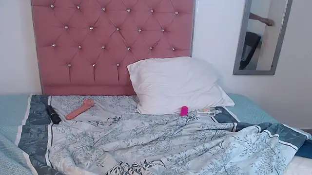 mary live online show from February 2, 6:10 pm