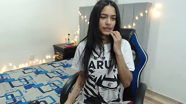 imSophia online show from March 15, 6:43 pm