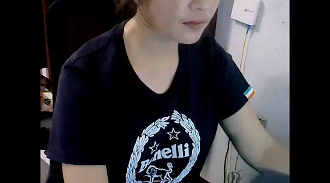 makemefallin online show from December 11, 2:11 pm