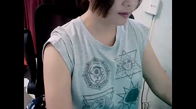 makemefallin online show from December 17, 11:38 pm