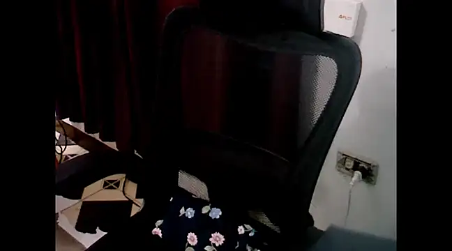 makemefallin online show from January 4, 1:42 pm