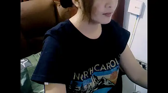 makemefallin online show from March 12, 1:30 pm