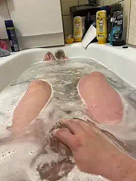 David19932908 online show from March 12, 6:00 pm