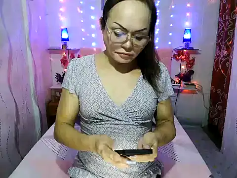 UrAsianPrincessDanie online show from December 6, 11:33 am