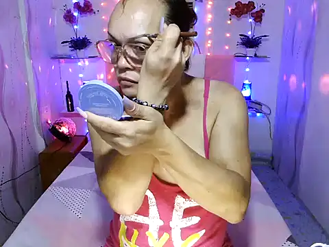 UrAsianPrincessDanie online show from December 12, 7:52 am