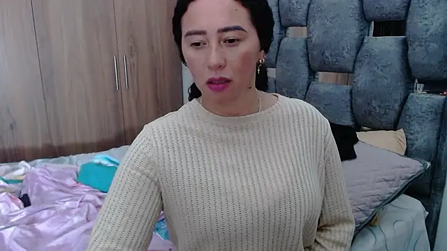 sara hott 1 online show from January 26, 10:35 pm