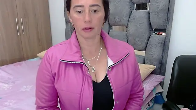 sara hott 1 online show from February 3, 8:03 pm