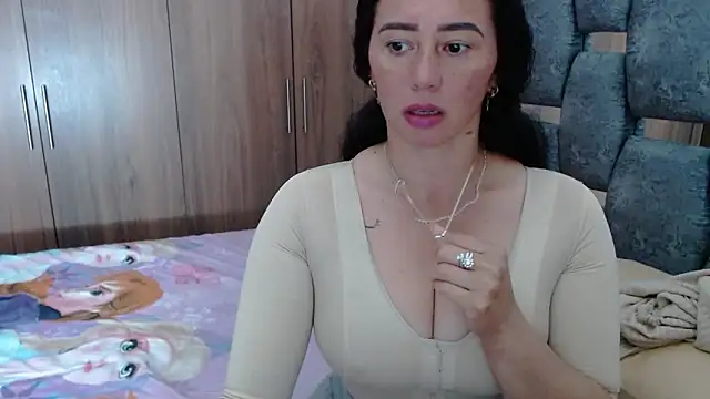 sara hott 1 online show from February 10, 7:28 pm