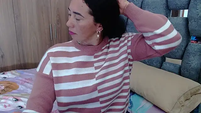 sara hott 1 online show from February 13, 8:13 pm