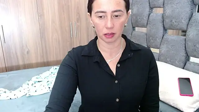 sara hott 1 online show from February 25, 5:25 pm