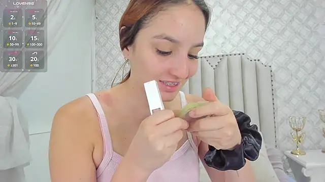 Pia Johnson  online show from February 17, 11:55 am