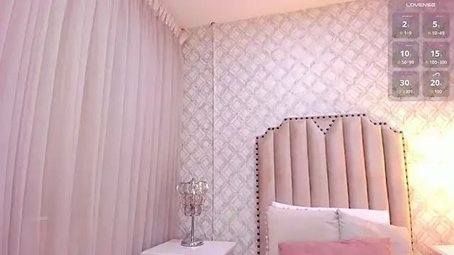 Pia Johnson  online show from September 28, 11:37 am