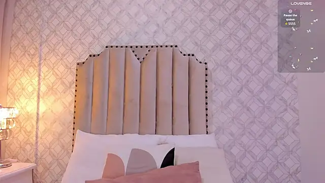 Pia Johnson  online show from December 2, 11:37 am