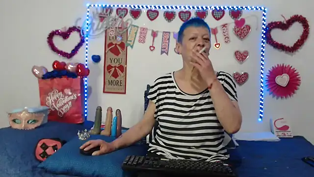 loquitaqueen011 online show from February 16, 10:21 pm