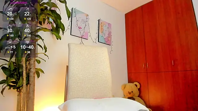 Snapshot of alessia1__ chatting on March 11, 11:15 pm alessia1 online show from March 11, 11:15 pm