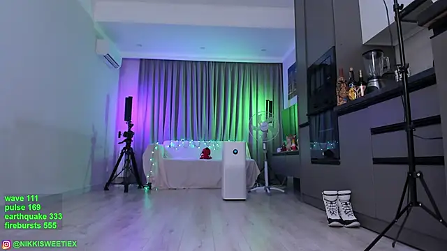 nikkisweetie online show from January 1, 10:11 am