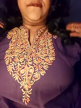 Snapshot of sassy_horny chatting on December 29, 12:30 am sassy horny online show from December 29, 12:30 am