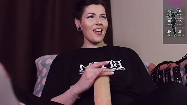 Snapshot of Luna_Blake chatting on February 5, 7:31 pm Luna Blake online show from February 5, 7:31 pm