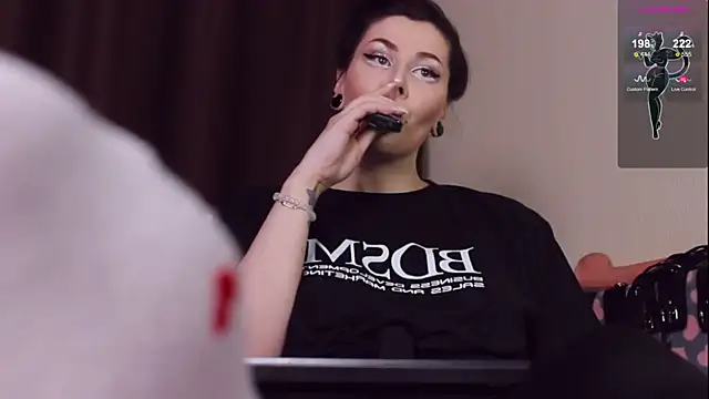 Snapshot of Luna_Blake chatting on February 6, 4:14 pm Luna Blake online show from February 6, 4:14 pm