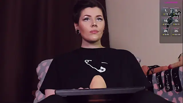 Snapshot of Luna_Blake chatting on February 9, 4:07 pm Luna Blake online show from February 9, 4:07 pm