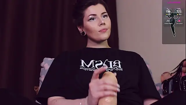 Snapshot of Luna_Blake chatting on February 13, 7:31 pm Luna Blake online show from February 13, 7:31 pm