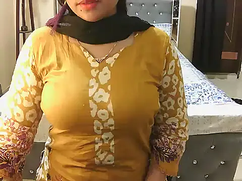 cutebengaligirl online show from October 3, 7:55 pm