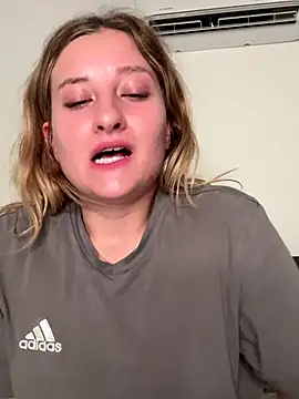 Snapshot of MileySummer chatting on December 1, 4:29 pm MileySummer online show from December 1, 4:29 pm