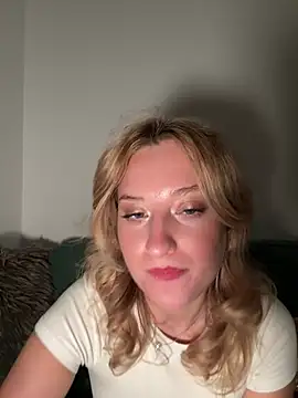 Snapshot of MileySummer chatting on February 8, 4:14 pm MileySummer online show from February 8, 4:14 pm