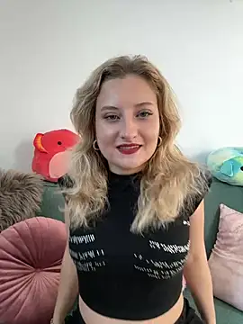 Snapshot of MileySummer chatting on March 1, 9:18 am MileySummer online show from March 1, 9:18 am