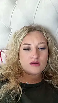 Snapshot of MileySummer chatting on September 23, 9:23 am MileySummer online show from September 23, 9:23 am