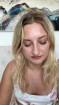 Snapshot of MileySummer chatting on October 3, 9:17 am MileySummer online show from October 3, 9:17 am