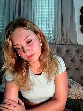 Snapshot of MileySummer chatting on November 11, 2:17 pm MileySummer online show from November 11, 2:17 pm