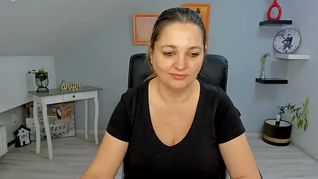 Snapshot of LollaGirl chatting on January 29, 4:15 am LollaGirl online show from January 29, 4:15 am