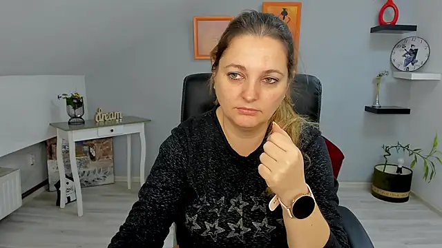 Snapshot of LollaGirl chatting on January 30, 4:58 am LollaGirl online show from January 30, 4:58 am