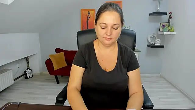 Snapshot of LollaGirl chatting on October 8, 3:15 am LollaGirl online show from October 8, 3:15 am