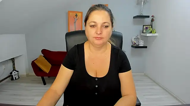 Snapshot of LollaGirl chatting on October 16, 3:18 am LollaGirl online show from October 16, 3:18 am