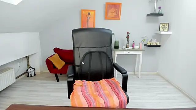 Snapshot of LollaGirl chatting on November 14, 4:22 am LollaGirl online show from November 14, 4:22 am