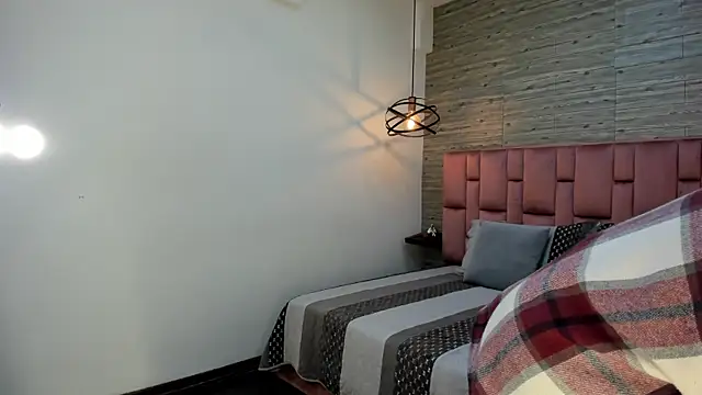 SarahDeyvis online show from February 19, 1:06 pm