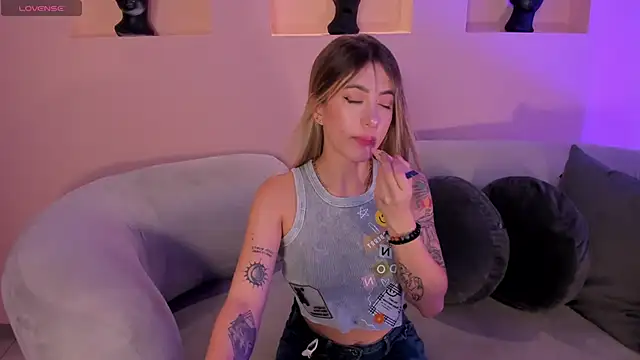 EveBensonX online show from February 26, 12:25 pm