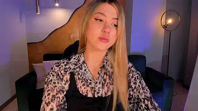 EveBensonX online show from November 19, 12:27 pm