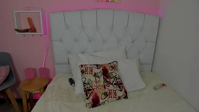 18candys online show from February 13, 10:43 pm