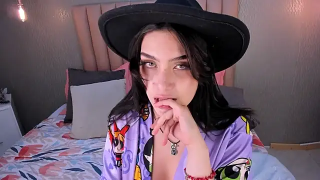 Alexa Thaylor  online show from January 21, 8:21 pm