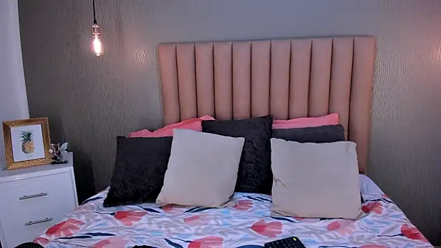 Alexa Thaylor  online show from January 27, 2:13 pm