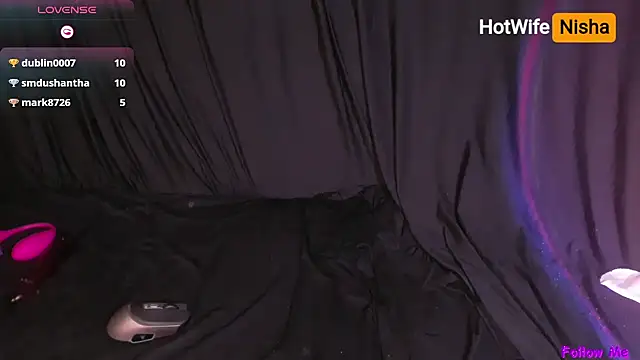 Snapshot of HotWifeNisha chatting on October 5, 1:04 am HotWifeNisha online show from October 5, 1:04 am