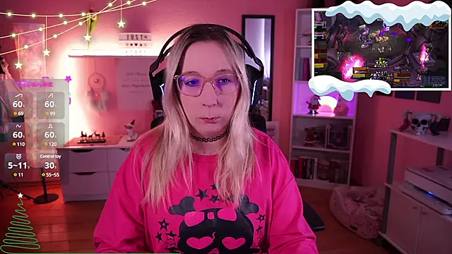 Snapshot of JustKerry chatting on December 2, 9:13 am JustKerry online show from December 2, 9:13 am